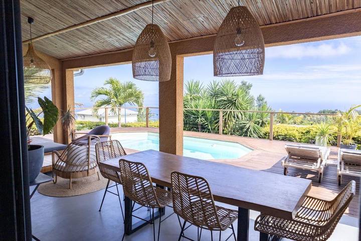 Villa pour 6 personnes, avec piscine ainsi que jardin et vue, animaux acceptés