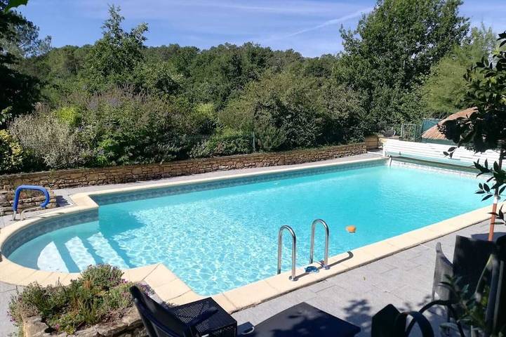 Location de vacances pour 6 personnes, avec piscine et jardin à Maurens