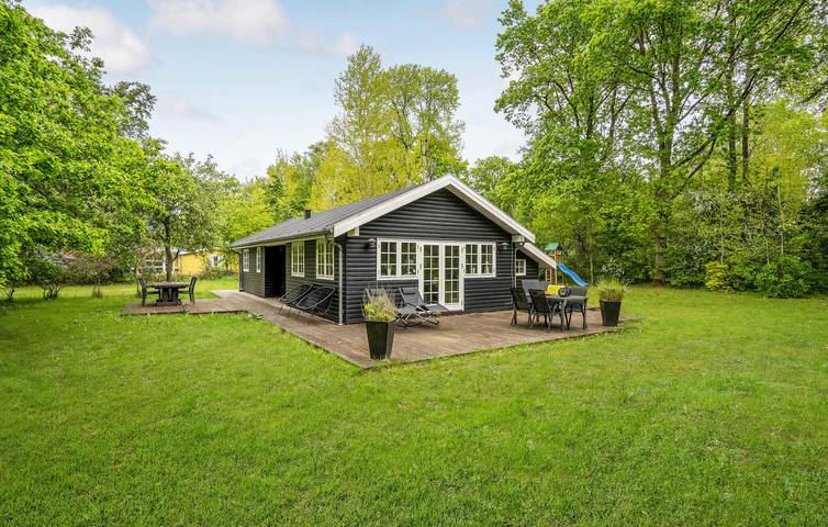 Ferienhaus für 6 Personen mit Terrasse in Fjellerup Strand, Djursland