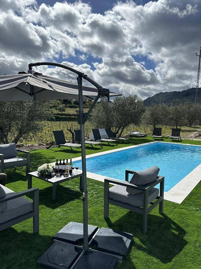 Location de vacances pour 6 personnes, avec Balcon et Terrasse ainsi que Jardin et Piscine dans Pinhal do Douro