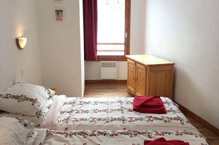 Gîte pour 6 personnes, avec sauna ainsi que piscine et balcon à La Perrière - 4