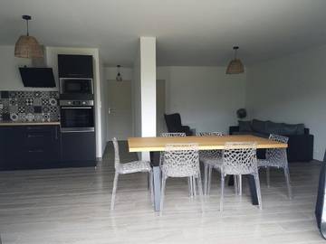Gîte pour 4 personnes, avec jardin ainsi que jacuzzi et piscine à Grues