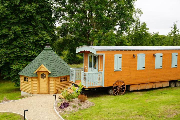 Camping pour 5 personnes, avec Terrasse et Jardin ainsi que Sauna et Vue dans l' Aisne
