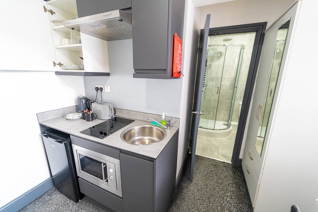 Entire studio, Impeccable 1-Bed Studio in Birmingham in Birmingham, Birmingham Area