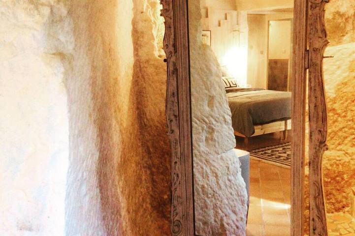 Apartamento entero, Charming Cave Apartment on the River side in Saintes, Saintes region