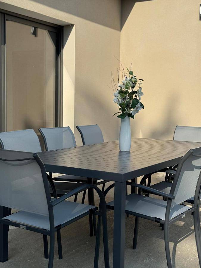 Location de vacances pour 8 personnes, avec jardin ainsi que vue et terrasse à Saint-Julien-du-Serre - 3