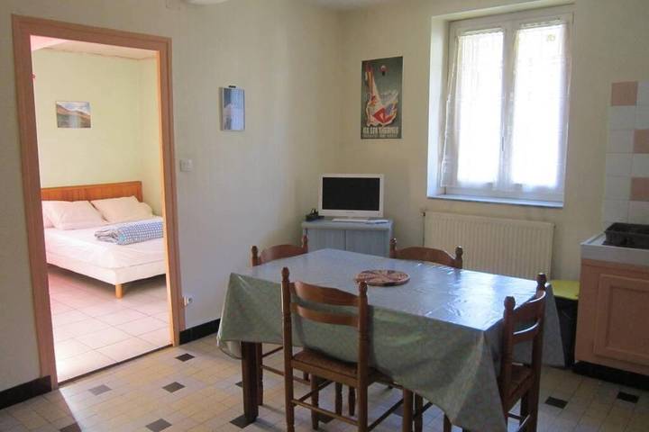 Gîte pour 3 personnes, avec jardin à Savignac-les-Ormeaux - 3