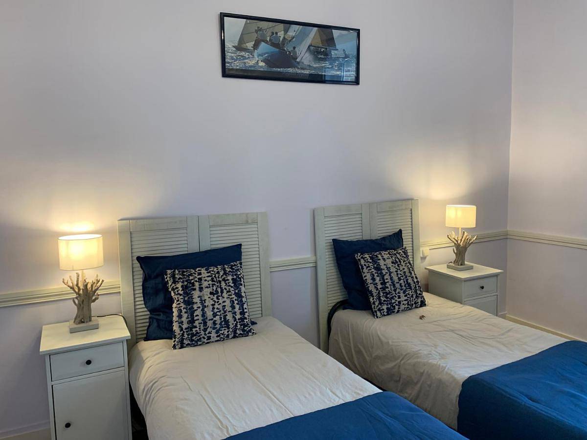 Twin Room with Private External Bathroom in Crossac, Région de Saint-Nazaire