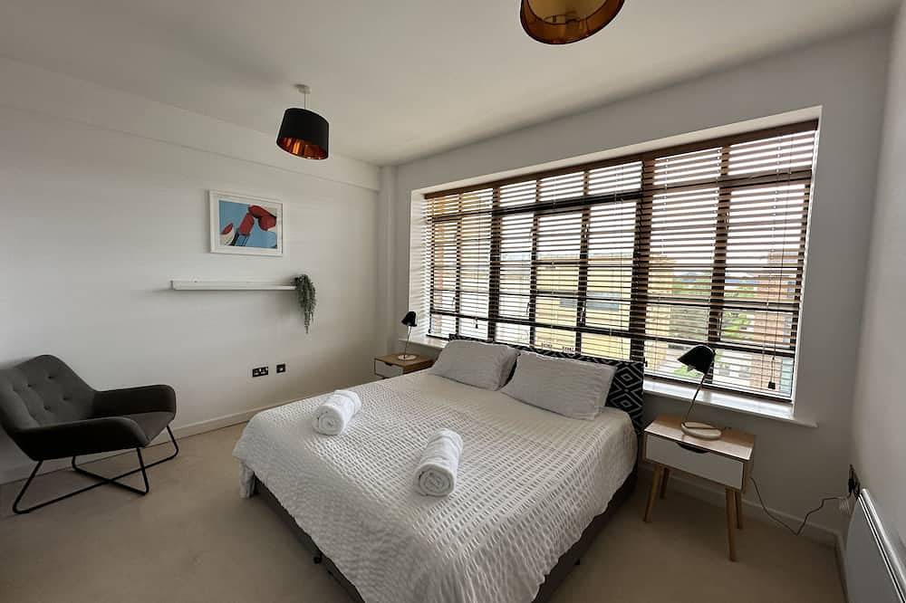 Geheel appartement, Travaal.com - Free-Wifi-Netflix-Parking - 2 Bedroom Apartment - Farnborough in Rushmoor, Hampshire