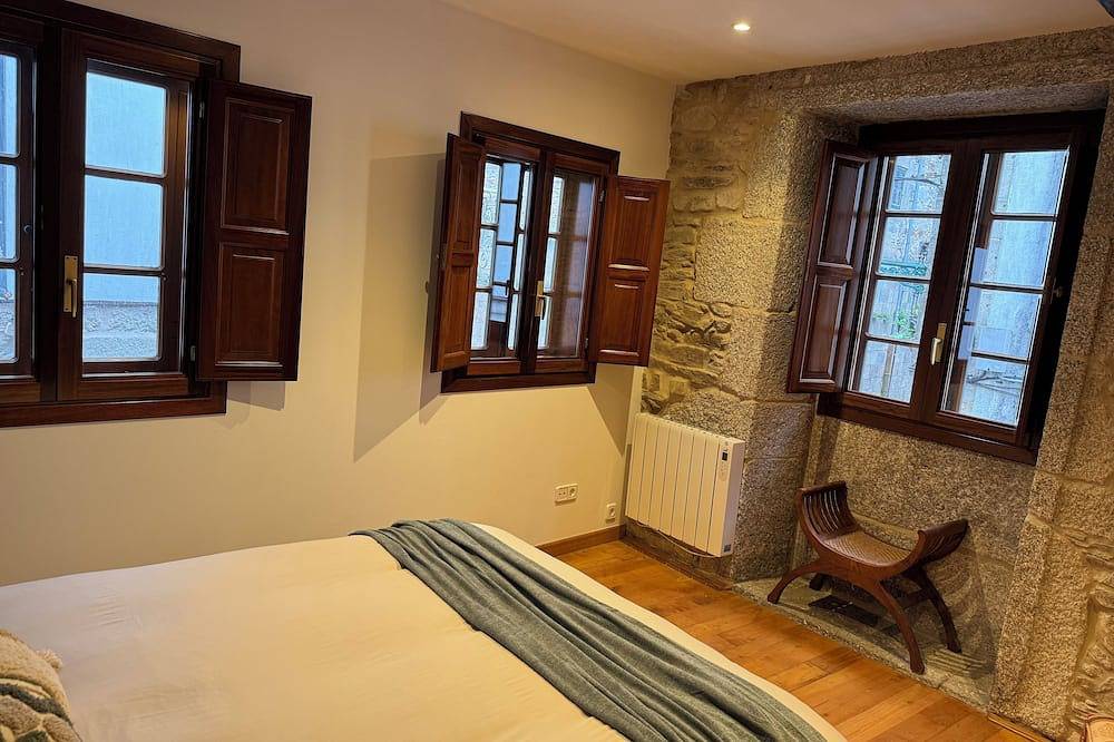 2 Rooms In The Heart Of The Old Town Of St Jacques De Compostelle in Santiago di Compostela, Provincia della Coruña