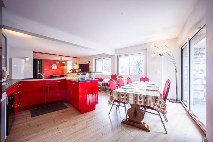 Gîte pour 10 personnes, avec terrasse à Estarvielle