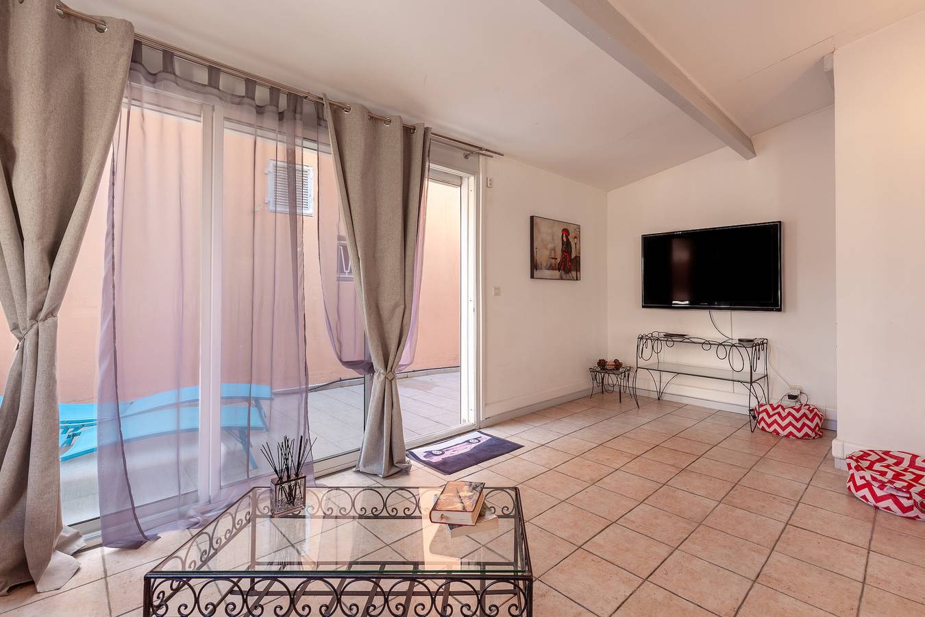 Ganze Wohnung, Geräumiges Apartment mit privater Terrasse und Wlan in Sanary-sur-Mer, Mittelmeerküste (Frankreich)