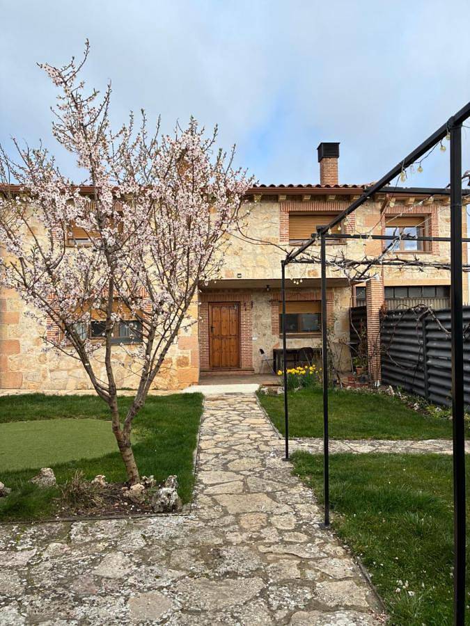 Casa rural para 16 personas, con Terraza además de Jardín y Vistas en Encinas - 3