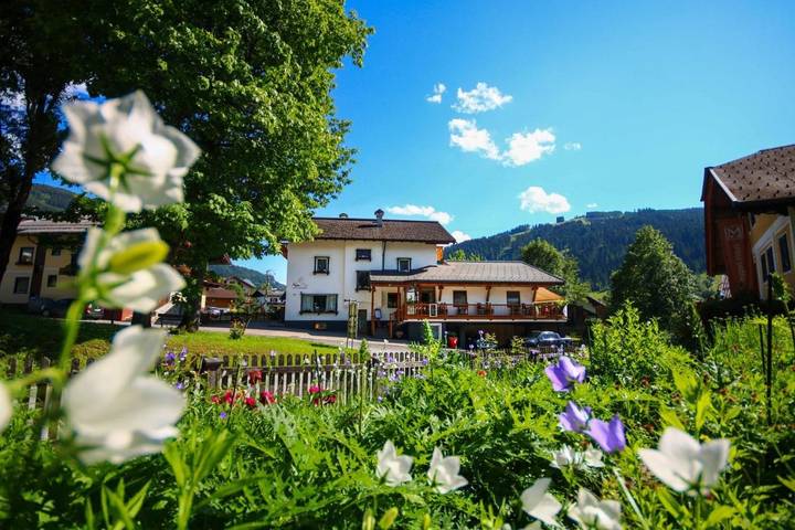Hotel für 3 Personen, mit Balkon und Terrasse sowie Garten und Sauna in Markt