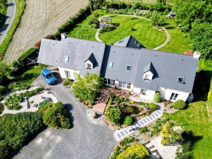 Location de vacances pour 8 personnes, avec Terrasse ainsi que Jardin et Vue à Huisnes-sur-Mer