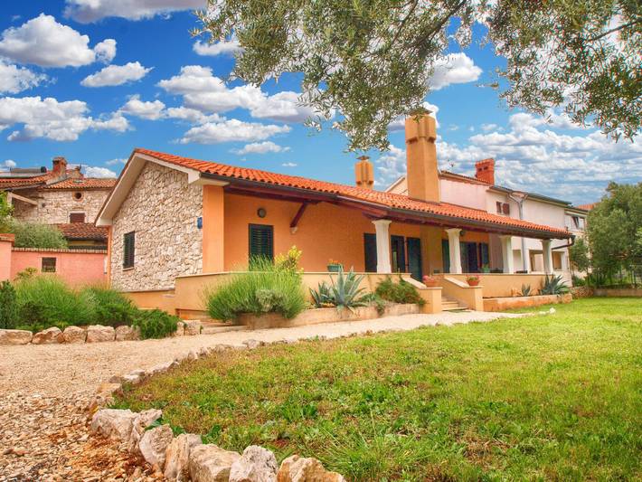 Ferienhaus für 4 Personen, mit Terrasse in Poreč