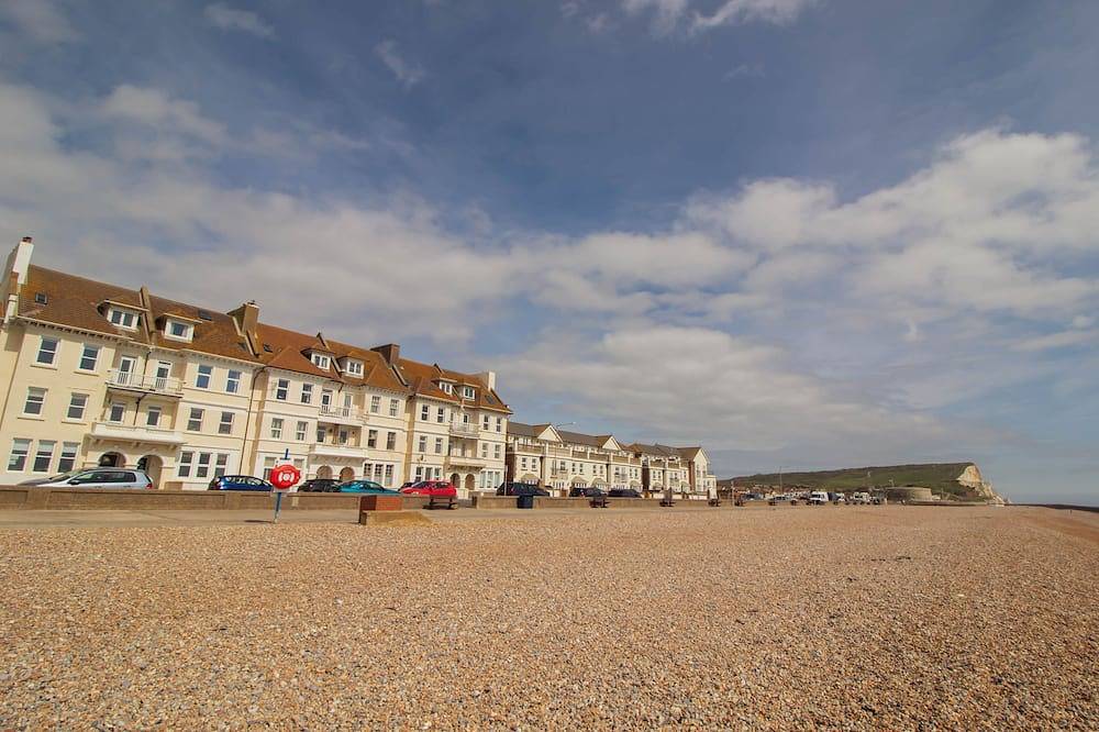 The Courtyard  -  a house  that sleeps 8 guests  in 3 bedrooms in Seaford, Sussex Est