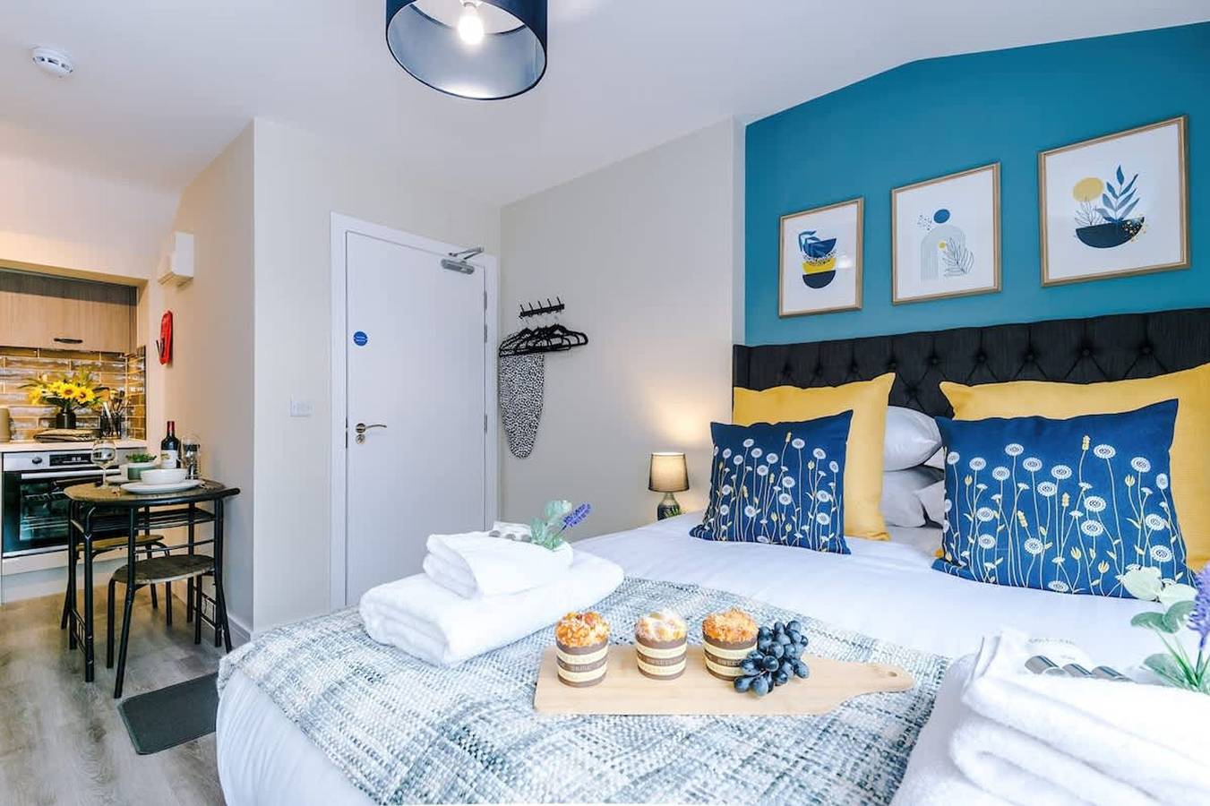 Entire apartment, New  Pristine Studio in the City-Centre  Sleeps 2 in Chester, Cheshire West and Chester