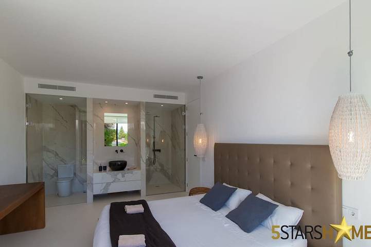 Moderne Villa für 6 Personen mit Pool, nur 180 m vom Strand von Muro, Port Alcudia entfernt in Playa de Muro, Muro