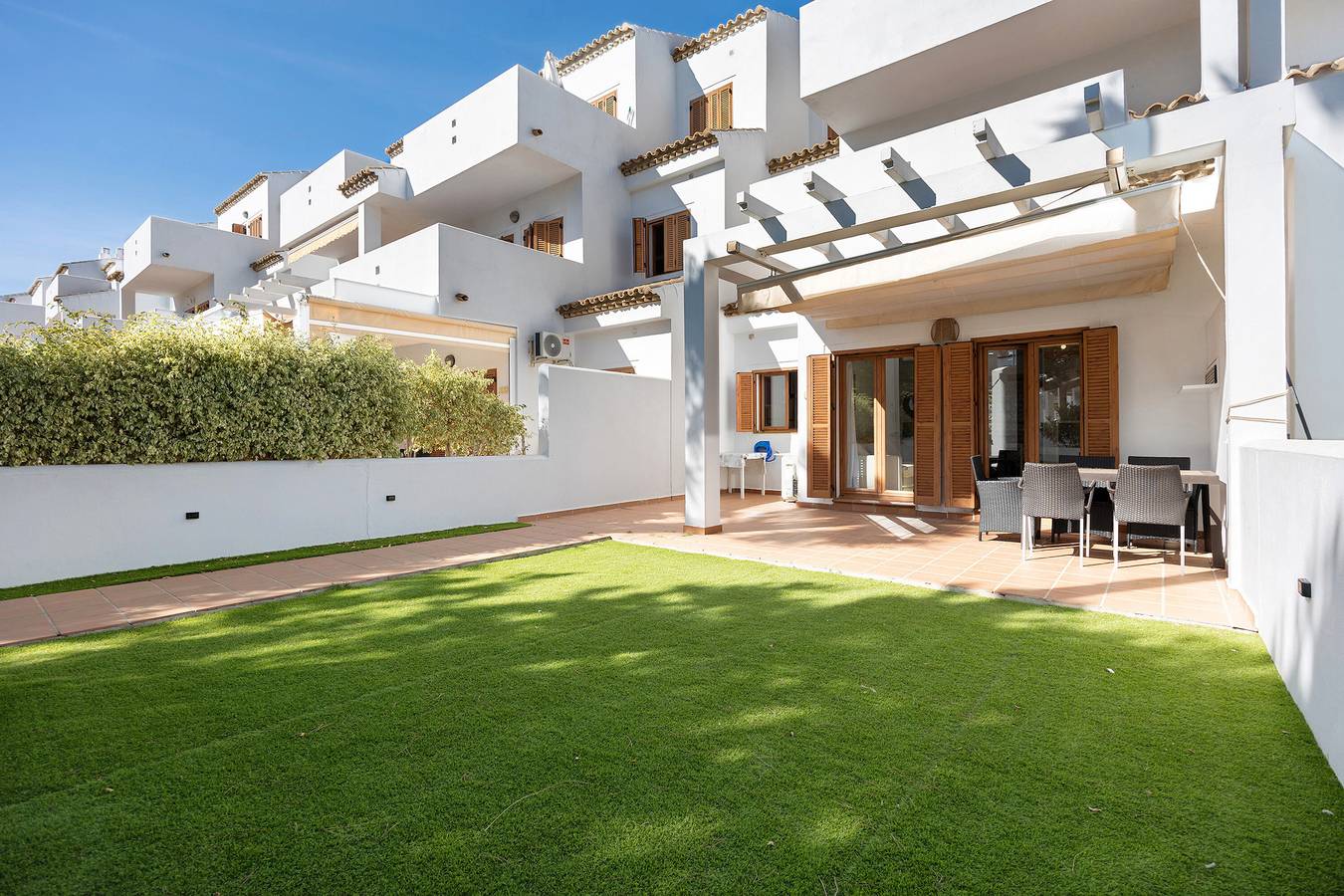 Apartamento entero, Apartamento 'Marismas Sancti Petri' con piscina compartida, jardín privado y aire acondicionado in Playa La Barrosa, Chiclana de la Frontera