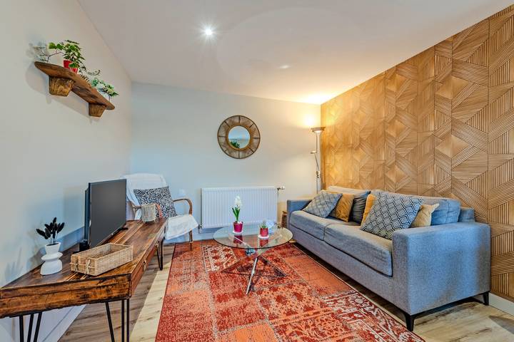 Studio entier, Studio 'Le Grand Large' avec terrasse partagée, jardin partagé et Wi-Fi in Lopérec, Région de Châteaulin