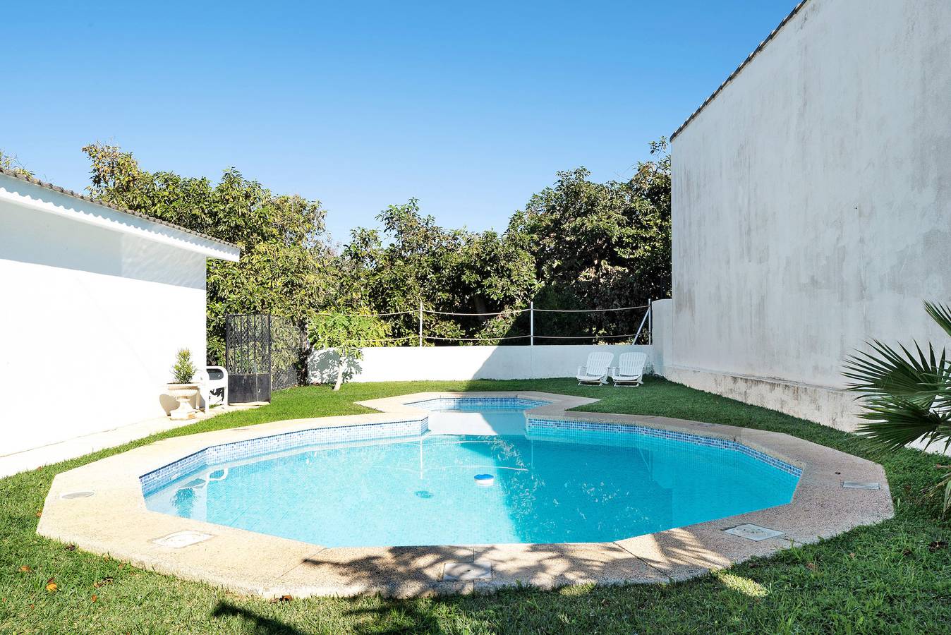 Casa de vacaciones 'Villa Disfrutones' con piscina privada, terraza y jardín in Barrio Nuevo, Conil de la Frontera