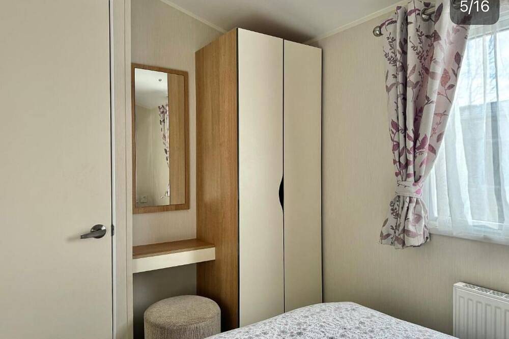 Stunning Holiday Caravan in Great Yarmouth – Just Steps from the Beach! in Great Yarmouth, The Broads