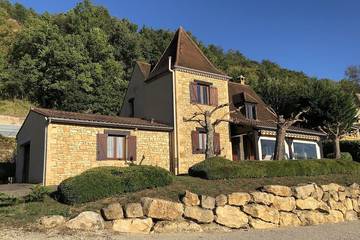 Gîte pour 8 personnes, avec jardin et terrasse à Bézenac