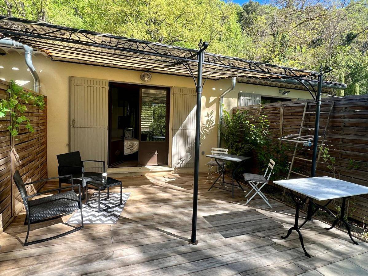 One-Bedroom House in Céreste, Regionaler Naturpark Luberon