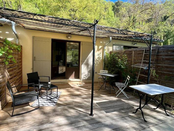 Location de vacances pour 2 personnes, avec piscine ainsi que jardin et vue à Céreste - 4