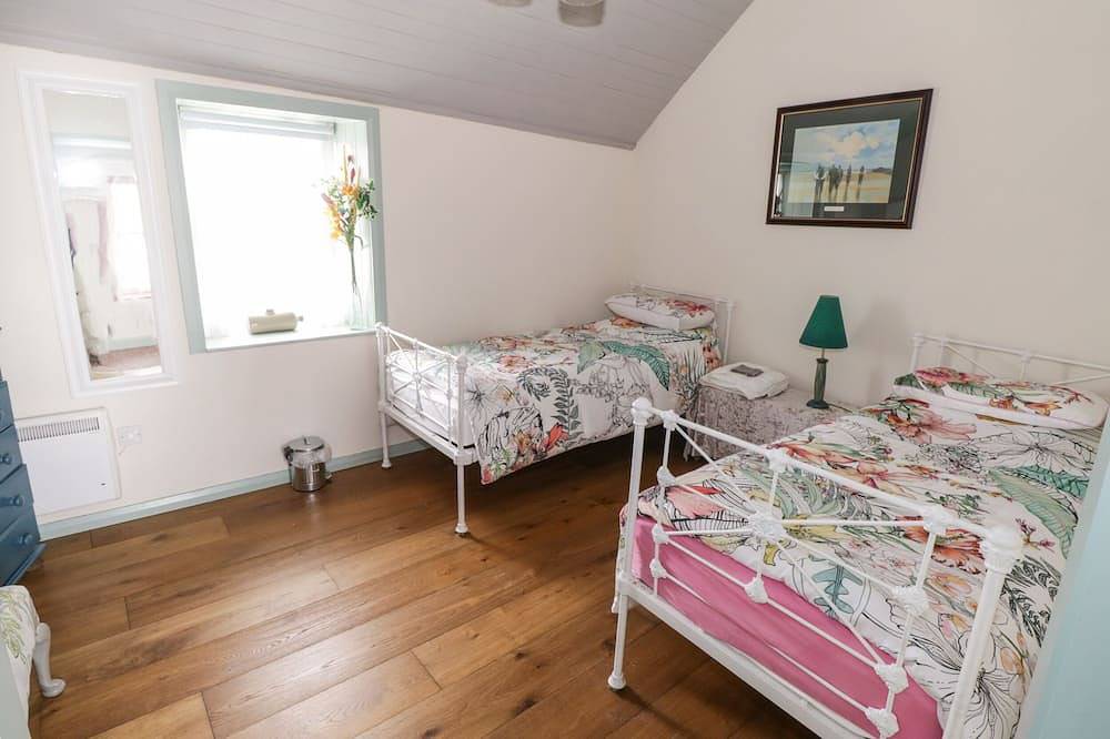 Freemans Cottage, family friendly in Enniscrone, County Sligo in Kilglass ED, County Sligo
