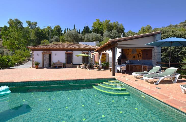 Idílica villa andaluza con piscina privada e impresionantes vistas in Riogordo, Cordillera Penibética