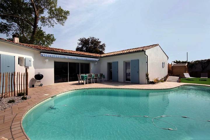 Location de vacances pour 10 personnes, avec piscine et jardin dans Plage Du Gros Jonc Le Bois Plage En Re - 2