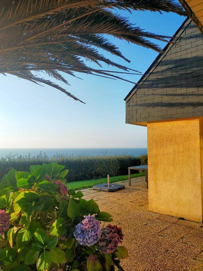 Gîte pour 8 personnes, avec vue et jardin dans Plage Trez Malaouen