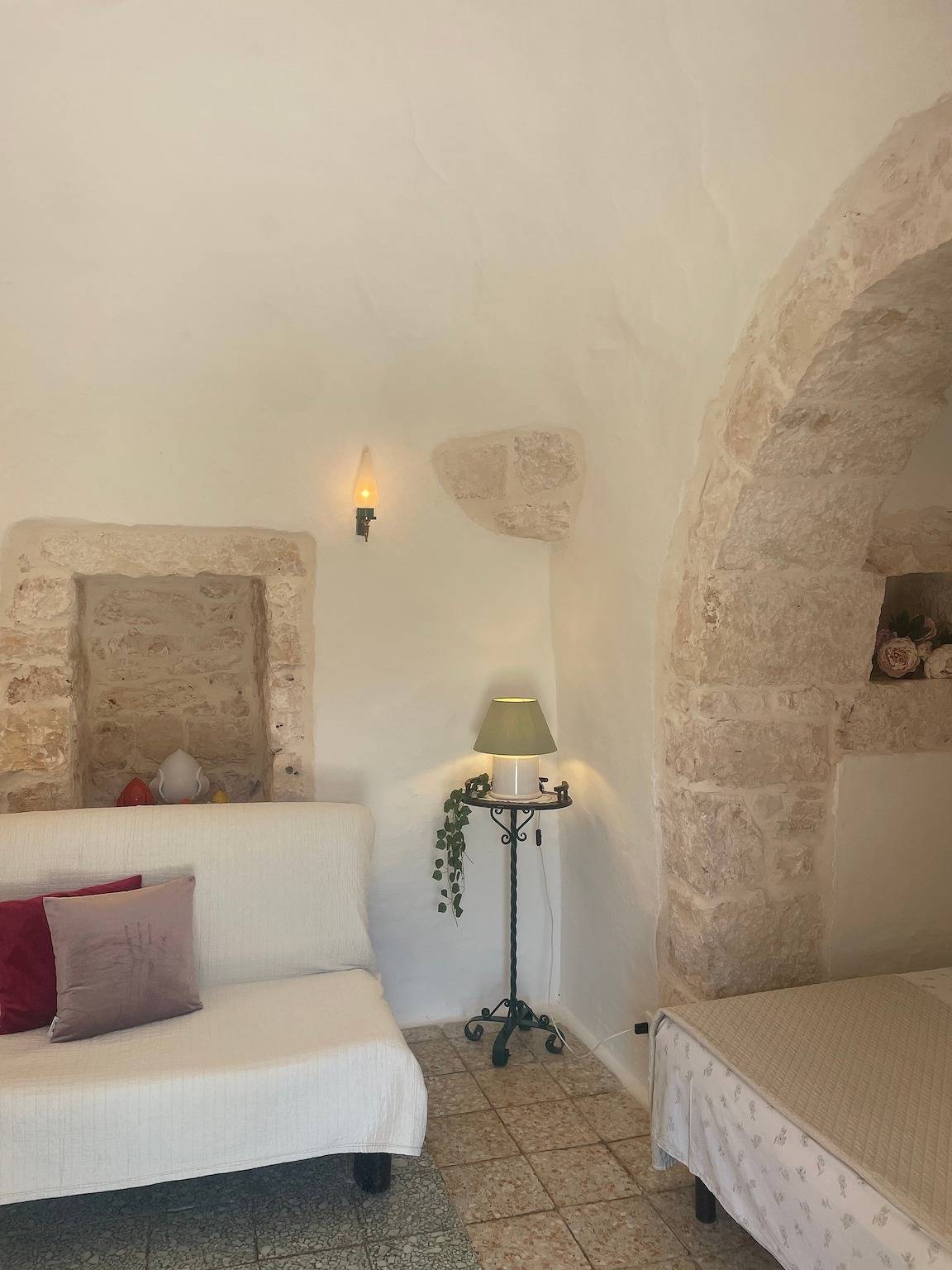 Trullo 'Nunuccio' con terrazza privata, Wi-Fi e aria condizionata in Ceglie Messapica, Salento