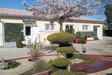 Gîte pour 4 personnes, avec jardin à Saint-Médard-de-Guizières