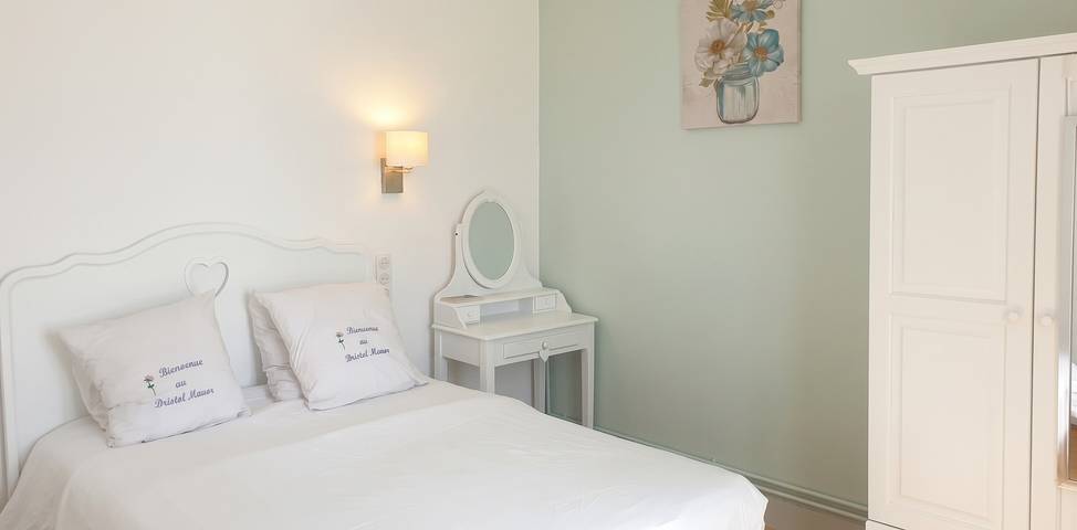 Apartamento entero, Apartamento cómodo con aparcamiento gratuito en Néris-les-Bains in Néris-les-Bains, Región de Montluçon