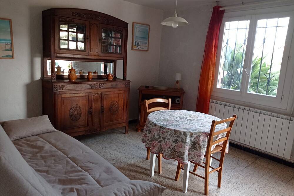 Entire apartment, Between hill and sea - swimming pool, nature and warm welcome in La Farlède, Toulon region