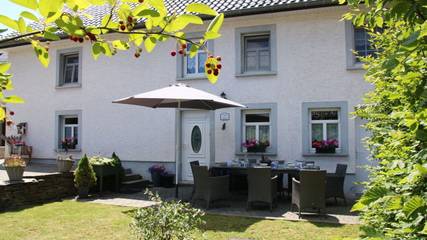 Gîte pour 8 personnes, avec sauna ainsi que terrasse et jardin à Burg-Reuland