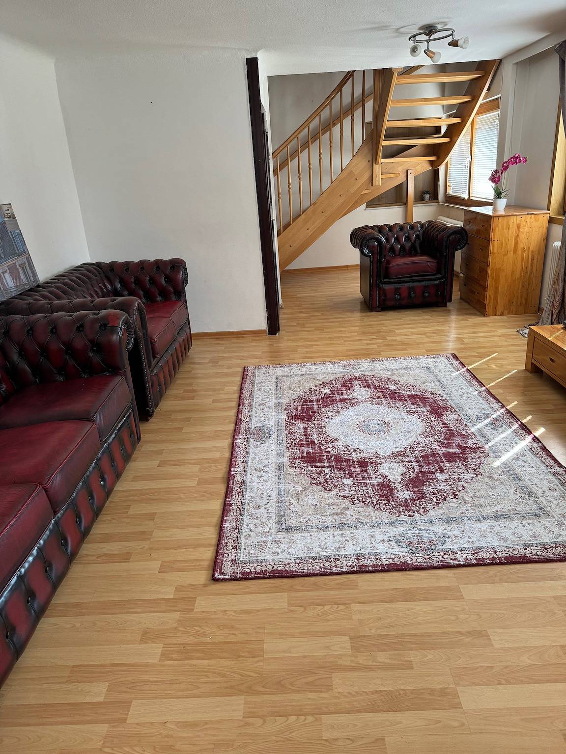 2 Schlafzimmer, 2 Bäder Haus mit einem Wohnzimmer und einem Empfangsbereich im Obergeschoss in Wien, Donau Niederösterreich