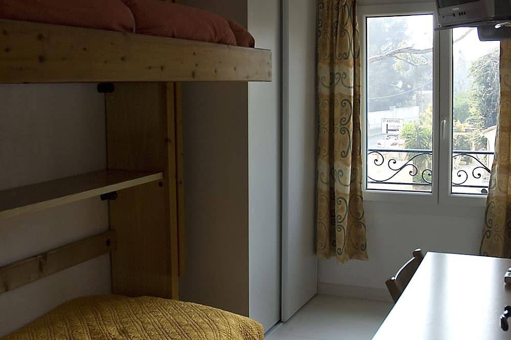 A l'étage Villa Appartement + piscine partagée chauffée à Boulouris, St Raphaël in Boulouris, Saint-Raphaël