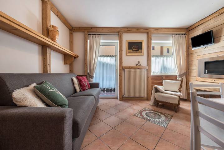 Appartamento intero, Appartamento "Casa Ferrazza Natalie" con vista sulle montagne, Wi-Fi e balcone in Madonna di Campiglio, Tre Ville