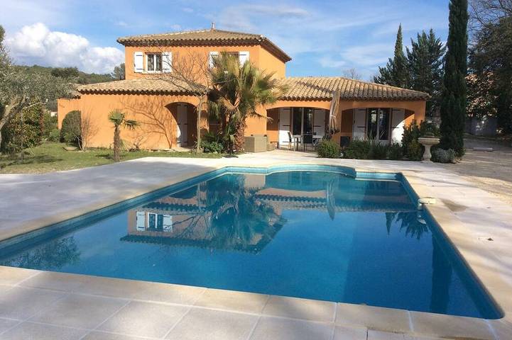 Villa pour 8 personnes, avec jardin et terrasse à Lorgues