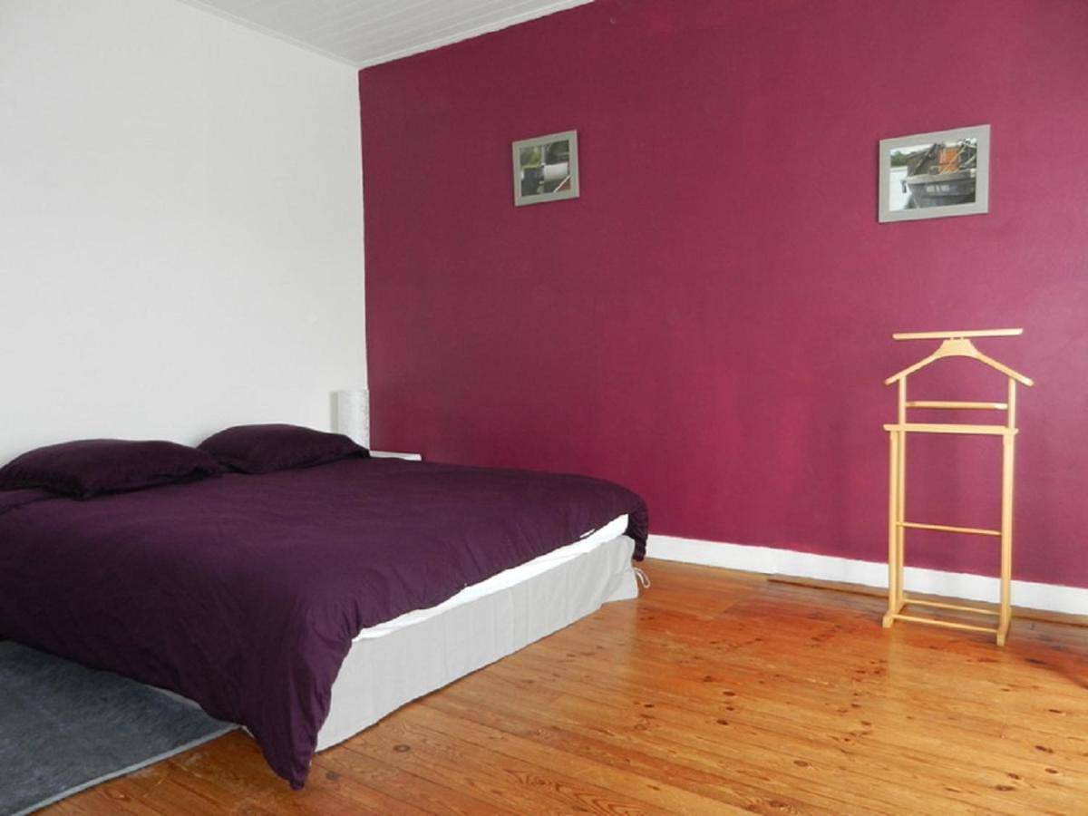 Family Room with Private Bathroom in Mauges-sur-Loire, Région de Cholet