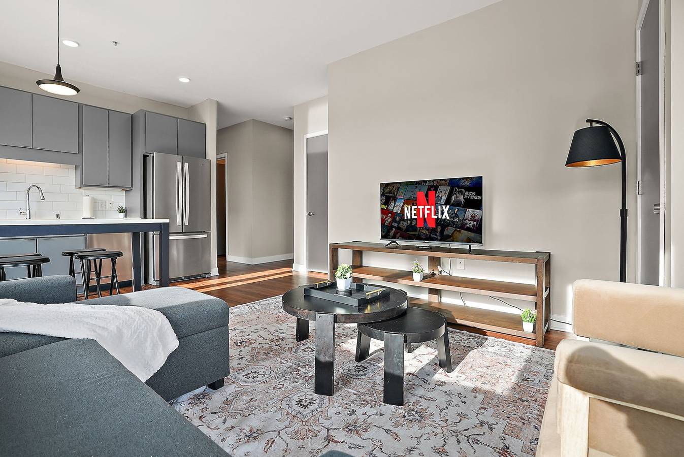 Entire apartment, Cozysuites in Marquee 2Br 2Ba King w pool gym in Minneapolis, Twin Cities