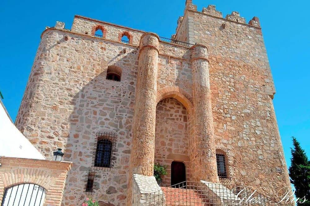 Casa de vacaciones \"Sol y Luna\" con piscina compartida y Wi-Fi in Manzaneque, Provincia de Toledo