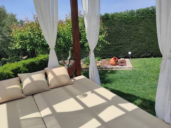 Traditional estate with pool & garden in Halkidiki