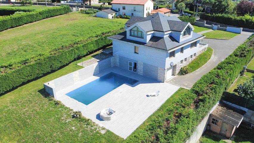 Casa de vacaciones para 12 personas, con terraza además de vistas y piscina en Camargo