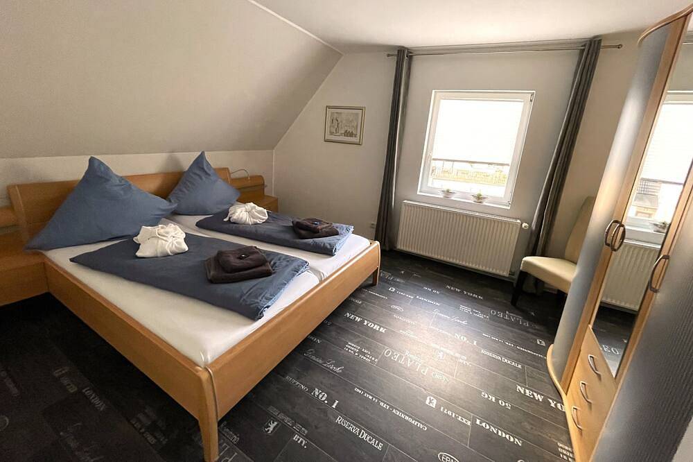 Ganze Wohnung, Gemütliche Ferienwohnung mit zwei Schlafzimmern an der sonnigen Untermosel in Burg Eltz, Burgen (Mosel)