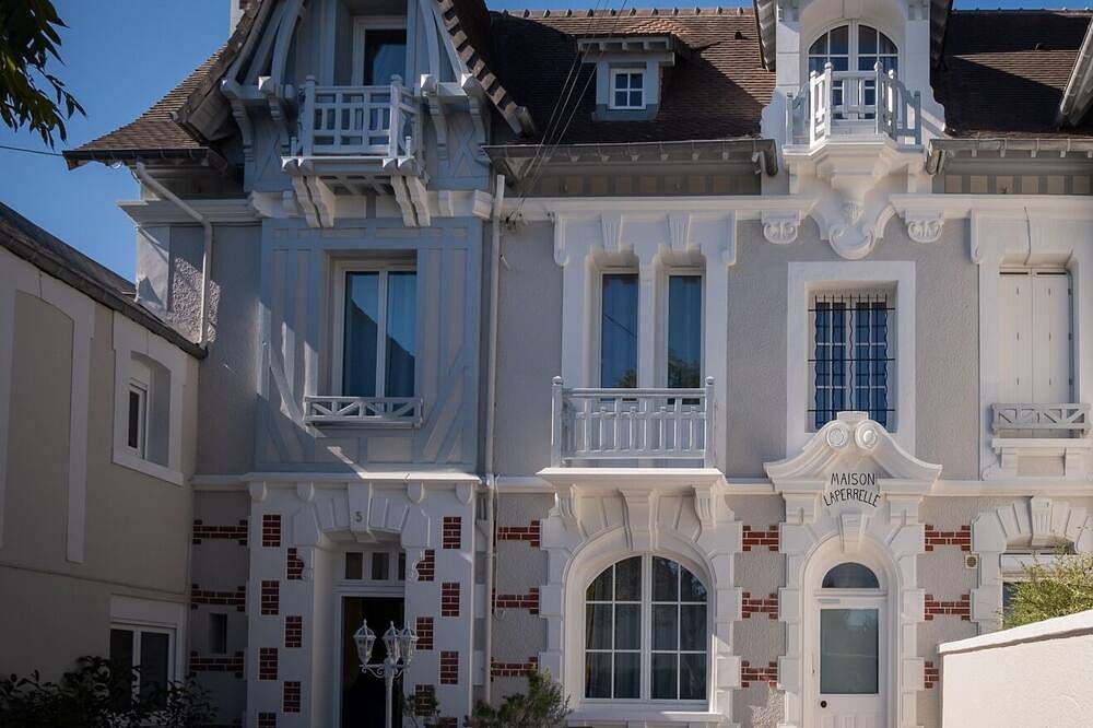 Villa Cabourg centre, magnifiquement rénovée, jardin, wifi, jacuzzi in Cabourg, Région de Caen